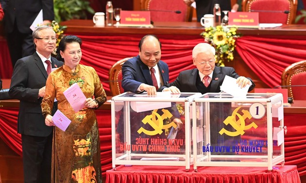 越共十三大代表投票选举越共第十三届中央委员会