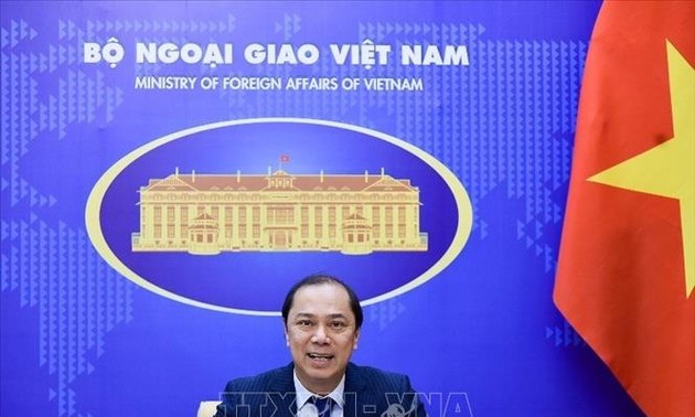 越南外交部副部长阮国勇与德国联邦外交部国务部长尼尔斯阿宁举行会谈