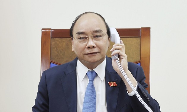 越南政府总理阮春福与智利总统通电话