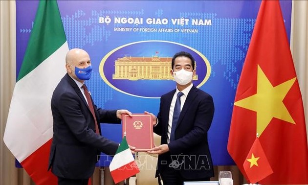 越南和意大利加强高级领导人代表团互访