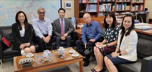 加强越南和中国香港各所大学在教育领域的合作