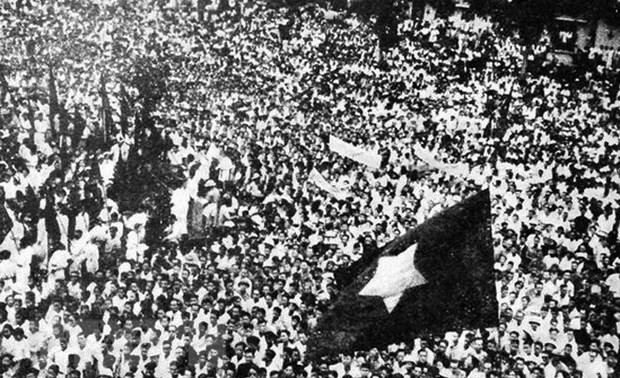 八月革命：人民团结一心的力量