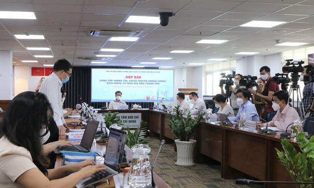 胡志明市95%的企业登记恢复经营