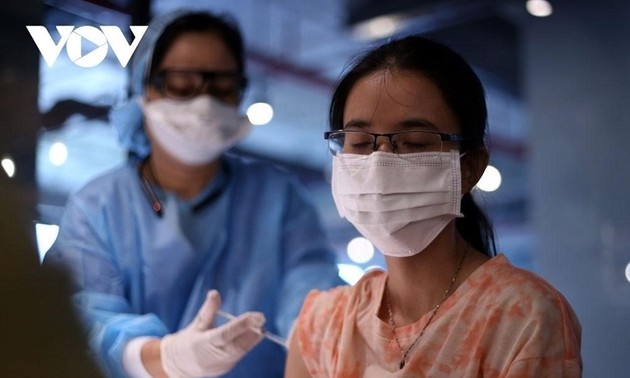 越南共接种超过9000万剂新冠疫苗