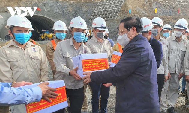 范明政总理检查2017-2020年阶段东部北-南高速公路项目施工进度