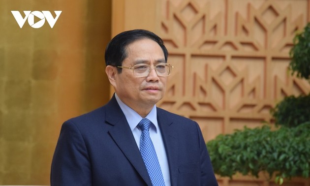 越南政府总理范明政主持2月份政府工作例会