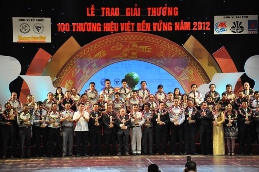 100 businesses awarded Sustainable Vietnamese Trademark 2012 title