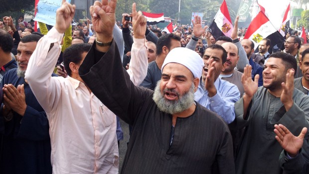 Thousands march in Cairo in support of Morsi