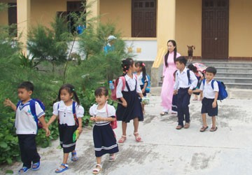 Khanh Hoa sends health workers and educators to Truong Sa