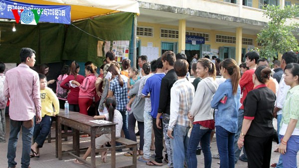 Cambodian voters cast ballot in parliamentary election