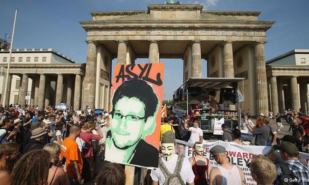Thousands take to streets in Germany to protest US surveillance of Internet