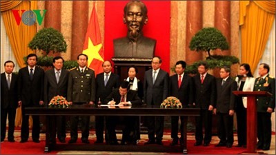President Truong Tan Sang ratifies the publication of amendment to the Constitution