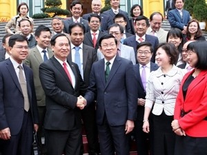 President Truong Tan Sang receives outstanding apparel enterprises