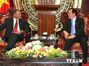 France-Vietnam Parliamentarians Group welcomed in Hanoi