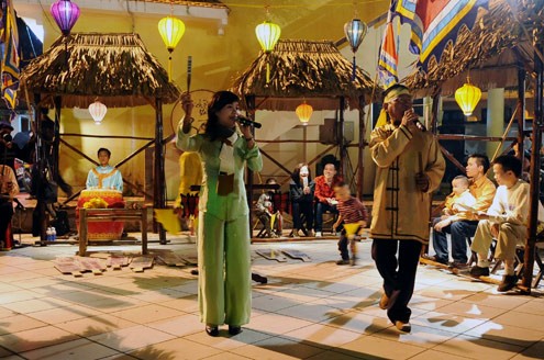 Bai choi performance in Hoi An 