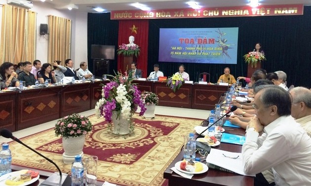 Forum on “Hanoi-a city for peace, 15 years of integration and development” 