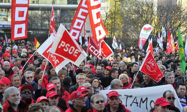 More than 1,000 protesters in Brussels denouncing TTIP