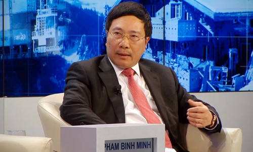 Deputy PM Pham Binh Minh attends WEF 2015's major discussions