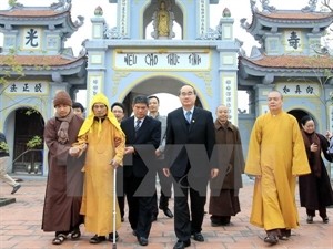 Fatherland Front leader pays Tet visit to top Buddhist monks
