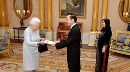  UK Queen supports cooperation with Vietnam