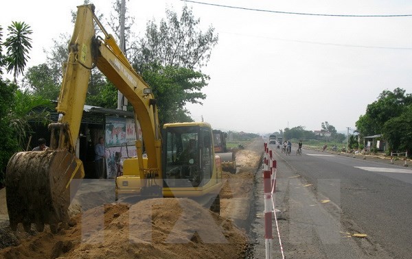 Deputy Prime Minister Nguyen Xuan Phuc starts the expansion of National Highway 1A