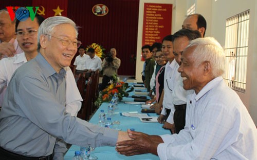 Party General Secretary Nguyen Phu Trong visits Tieu Can district, Tra Vinh province