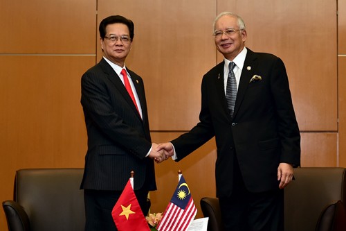PM Nguyen Tan Dung meets Malaysian PM and Philippine President