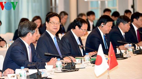 PM Nguyen Tan Dung hold talks with Japanese businesses 