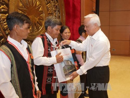 NA Deputy Chairman receives ethnic people of Quang Nam  