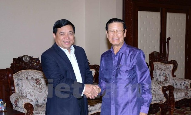 Lao Deputy PM welcomes Vietnamese delegation 