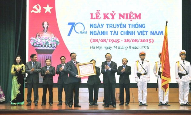 The financial sector conferred with Ho Chi Minh Order