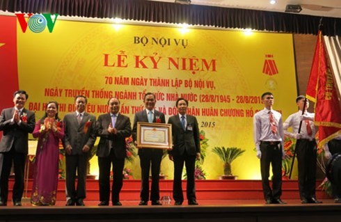 Deputy PM Nguyen Xuan Phuc attends 70th anniversary of Ministry of Home Affairs