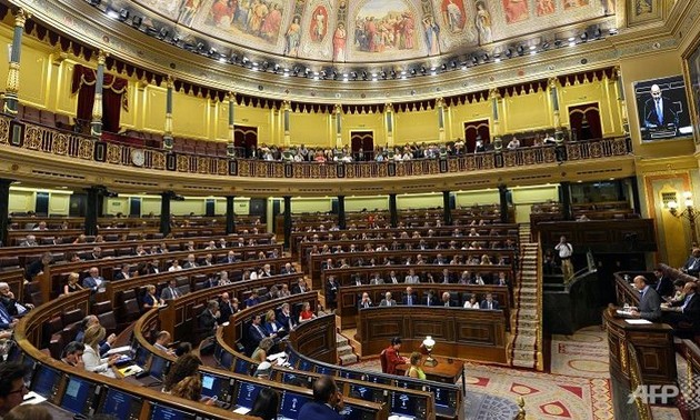 Spanish government supports 3rd bailout for Greece