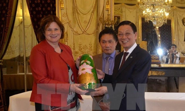 Hanoi, Swiss cities solidify connections