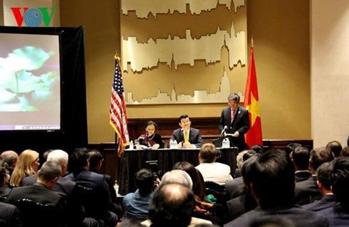 President Truong Tan Sang meets overseas Vietnamese in the US 