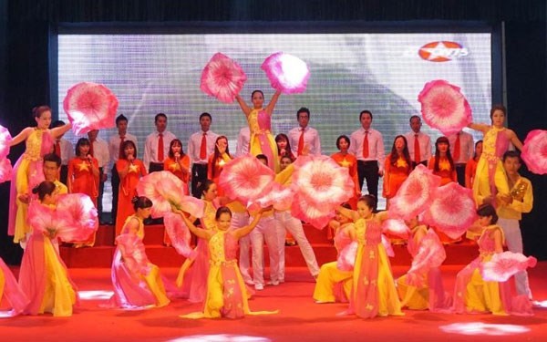 Art performances celebrate Hanoi Liberation Day