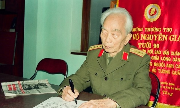 General Vo Nguyen Giap in the lenses of Tran Hong