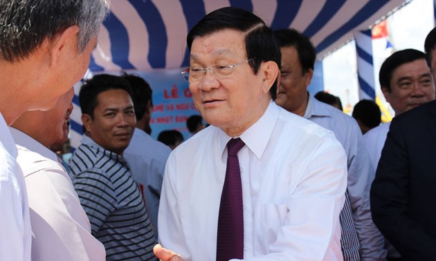 President Truong Tan Sang works with Binh Dinh province