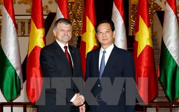 PM Nguyen Tan Dung receives Hungarian NA Speaker