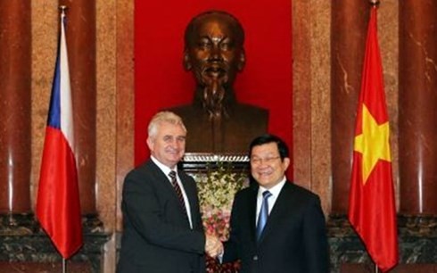 President Truong Tan Sang receives Czech Senate President