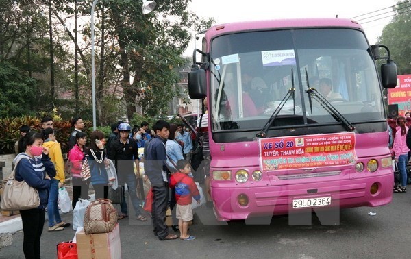 Free bus trips for disadvantaged workers to return home for Tet