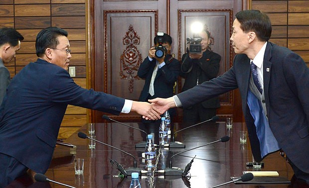 Two Korean officials meet to pave way for high-level dialogue