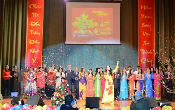 Vietnamese community overseas celebrate traditional lunar New Year