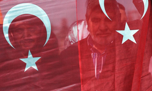 Israel, Turkey hold talks to restore ties