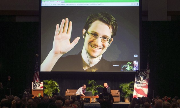 Edward Snowden would return to the US if guaranteed a fair trial 