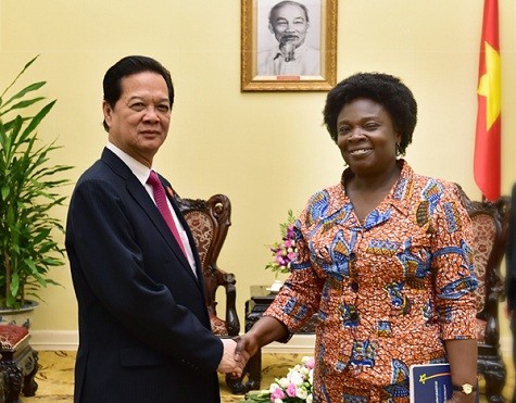 Prime Minister Nguyen Tan Dung receives WB Country Director Victoria Kwakwa