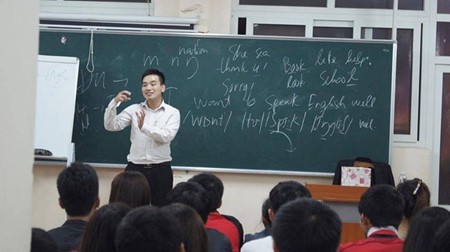 Nguyen Van Tiep and his free English class for students