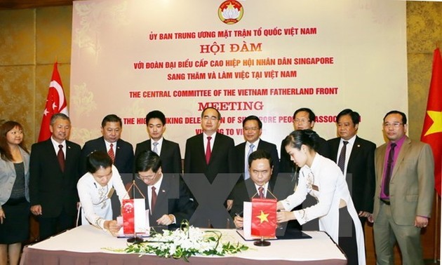 Vietnam, Singapore strengthen ties
