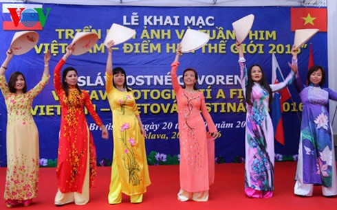 Vietnamese photos, films feature at cultural week in Slovakia 