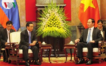 President receives Lao Vice President Phankham Viphavanh 